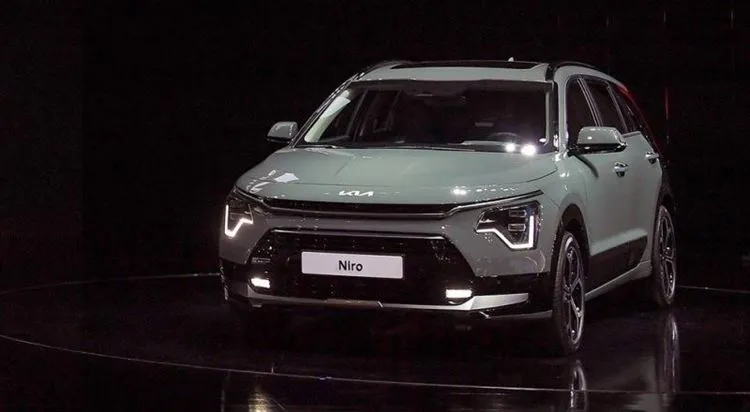 Crossover Kia Niro muutis uue põlvkonna mainet, kuid säilitas kolm paigaldust