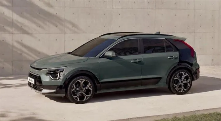 Crossover Kia Niro muutis uue põlvkonna mainet, kuid säilitas kolm paigaldust
