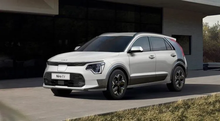 Crossover Kia Niro muutis uue põlvkonna mainet, kuid säilitas kolm paigaldust
