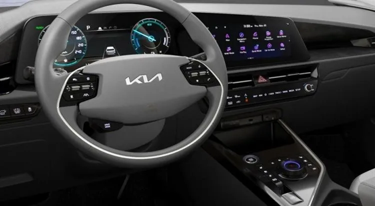 Crossover Kia Niro muutis uue põlvkonna mainet, kuid säilitas kolm paigaldust