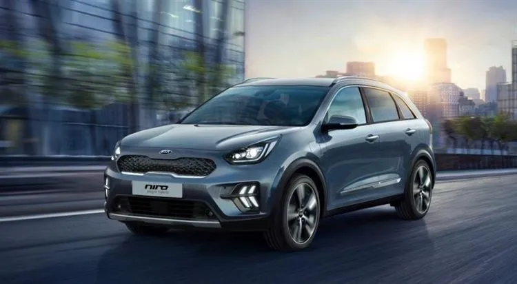 Crossover Kia Niro muutis uue põlvkonna mainet, kuid säilitas kolm paigaldust