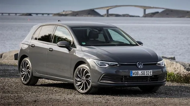 Euroopa autoturg novembris: Renault Clio asus juhtima, VW Golf — 35. koht!