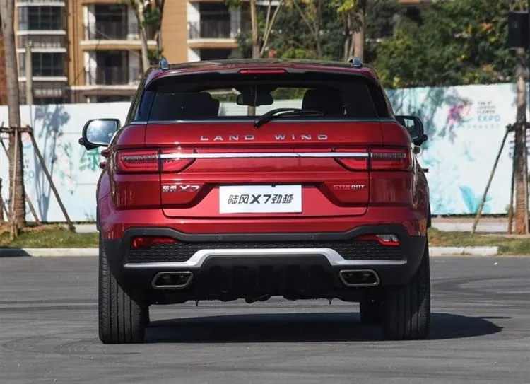 Landwind X7 vuonna 2018 – Range Rover Evoque -kloonipäivitys