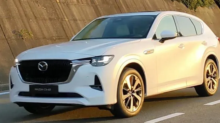 Mazda CX-60: середньорозмірний кросовер з довгим капотом проїхався на камеру