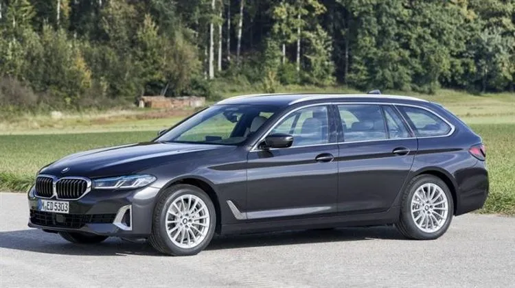 BMW is preparing a new sports wagon: the first image of the i5 Touring