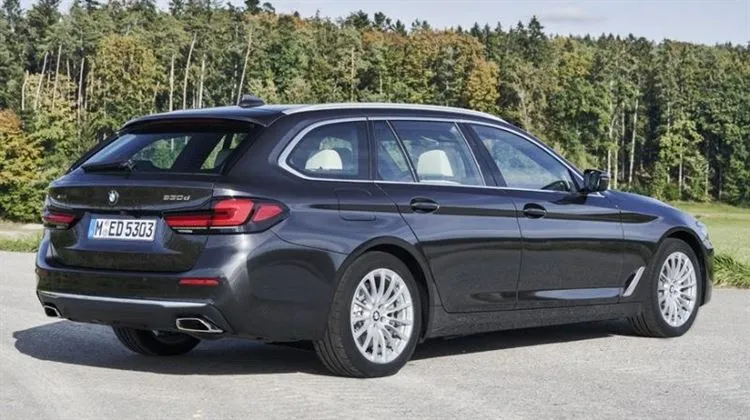 BMW is preparing a new sports wagon: the first image of the i5 Touring
