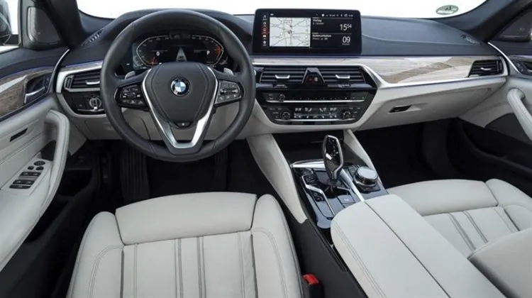 BMW is preparing a new sports wagon: the first image of the i5 Touring