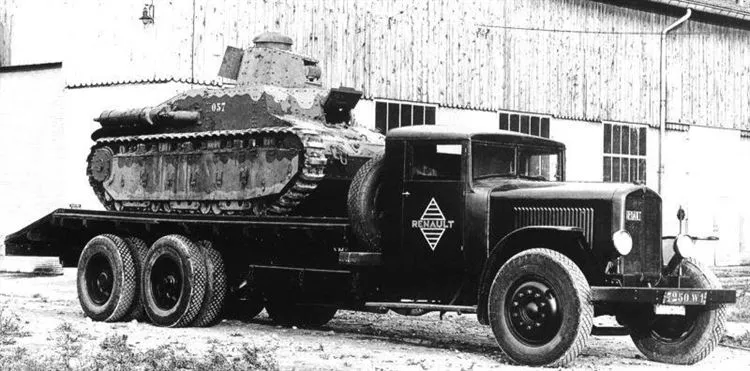 Tank carriers: giant vehicles of World War II for the rapid delivery of heavy armored vehicles