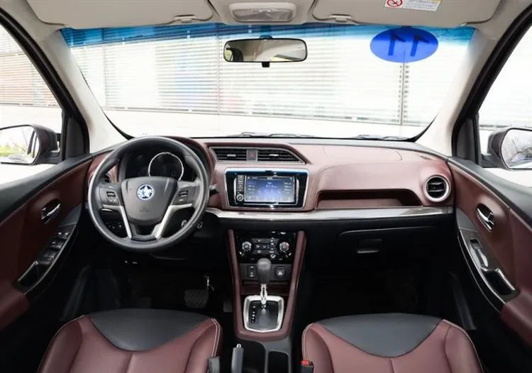 Venucia M50V – Kinesisk premium kompakt MPV