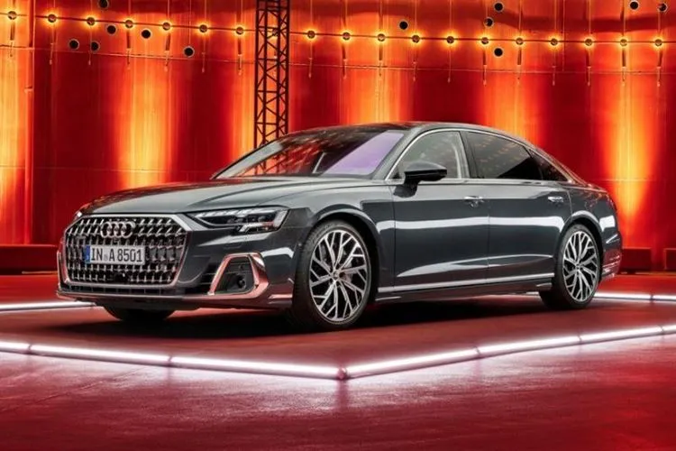 Apresentado sedan atualizado Audi A8
