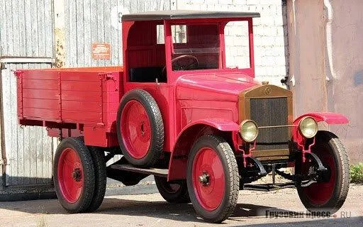 Viejos coches soviéticos y sus prototipos.