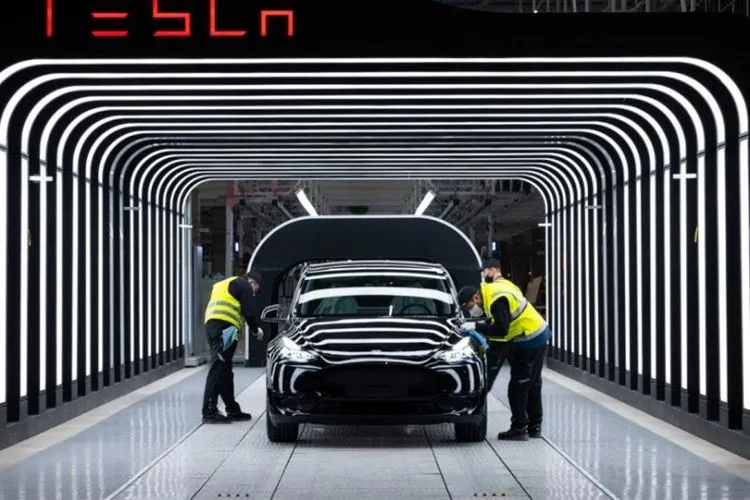 Tesla registrou lucros recordes, mas novos itens estão atrasados