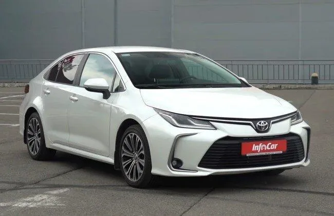 Toyota Corolla: чи варто переплачувати?