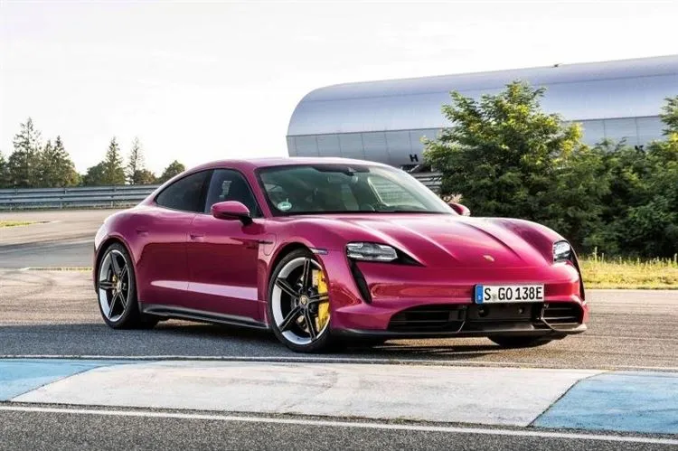 Elektrisk triumf: Porsche Taycan säljer bättre än den ikoniska 911