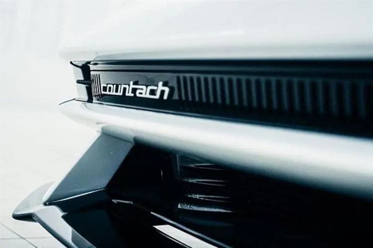 Lamborghini Countachin elpyminen: superauto ilmestyi uusiin kuviin