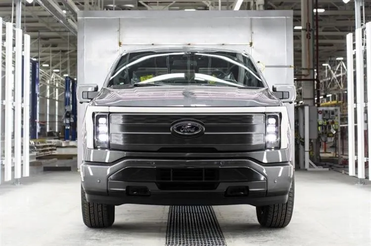 Nach Rivian: Ford begann mit der Produktion von „grünen“ F-150 Lightning-Pickups