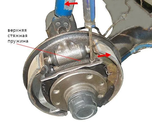 Do-it-yourself-Austausch der hinteren Bremsbeläge beim VAZ-2109
